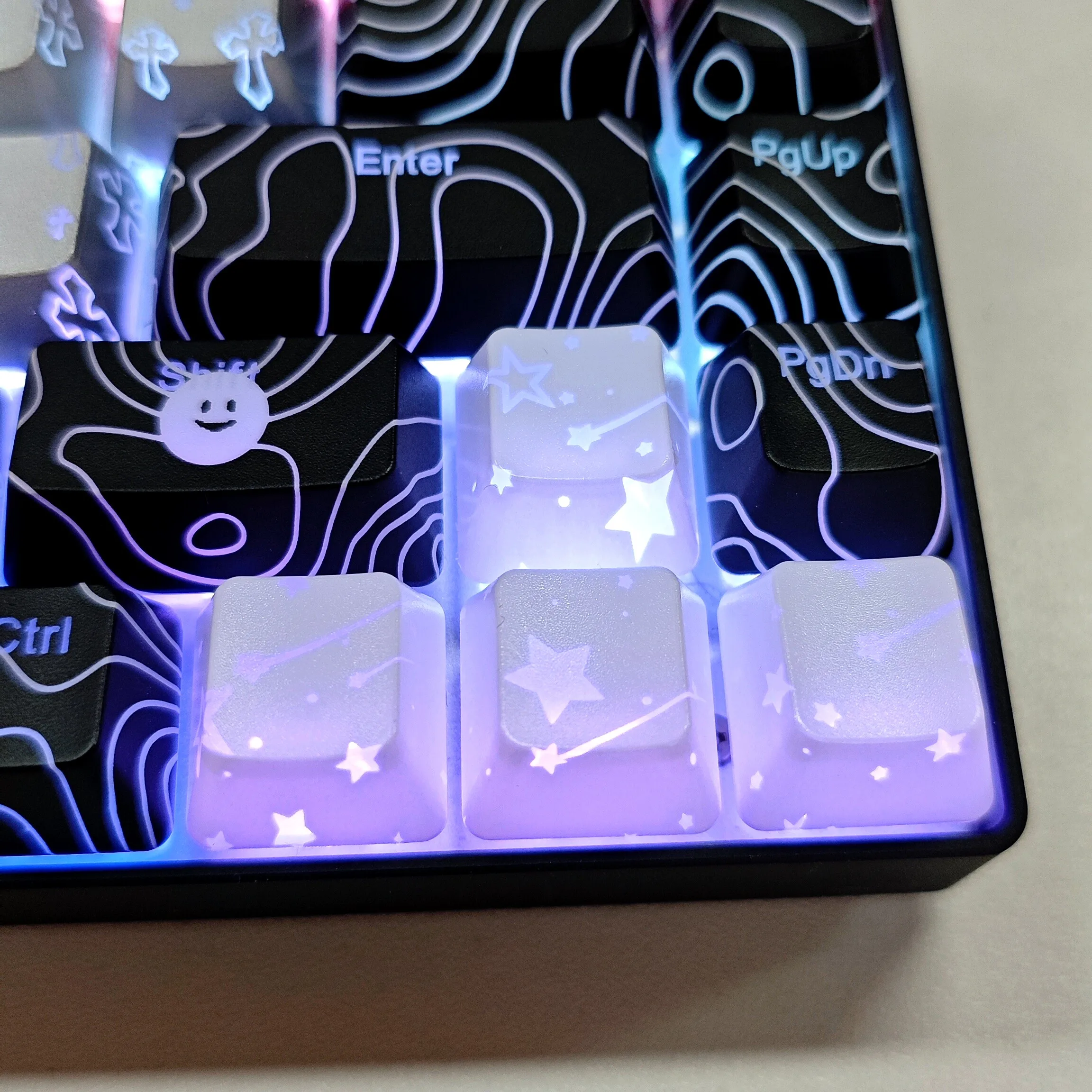 

White meteor shower keycaps directional keys wasd keycaps cute pattern light-transmitting magnetic axis mechanical keycaps unive