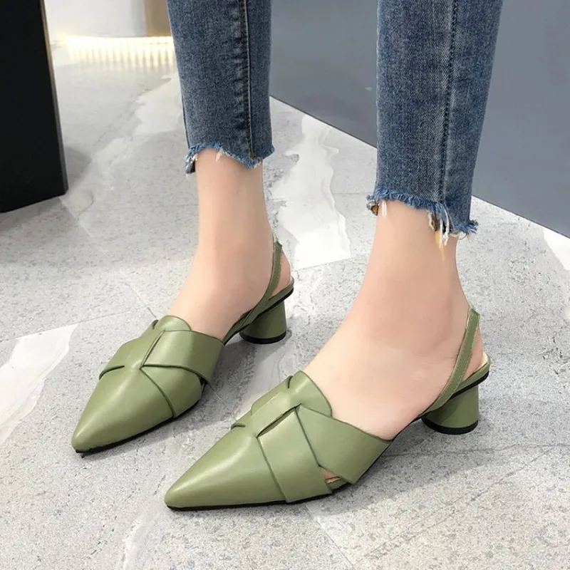 Damskie sandały na wysokim obcasie Baotou Summer Fashion Patent Leather Thick Heel Women Cross Strap Pointed Wedding Medium Heel High Heels