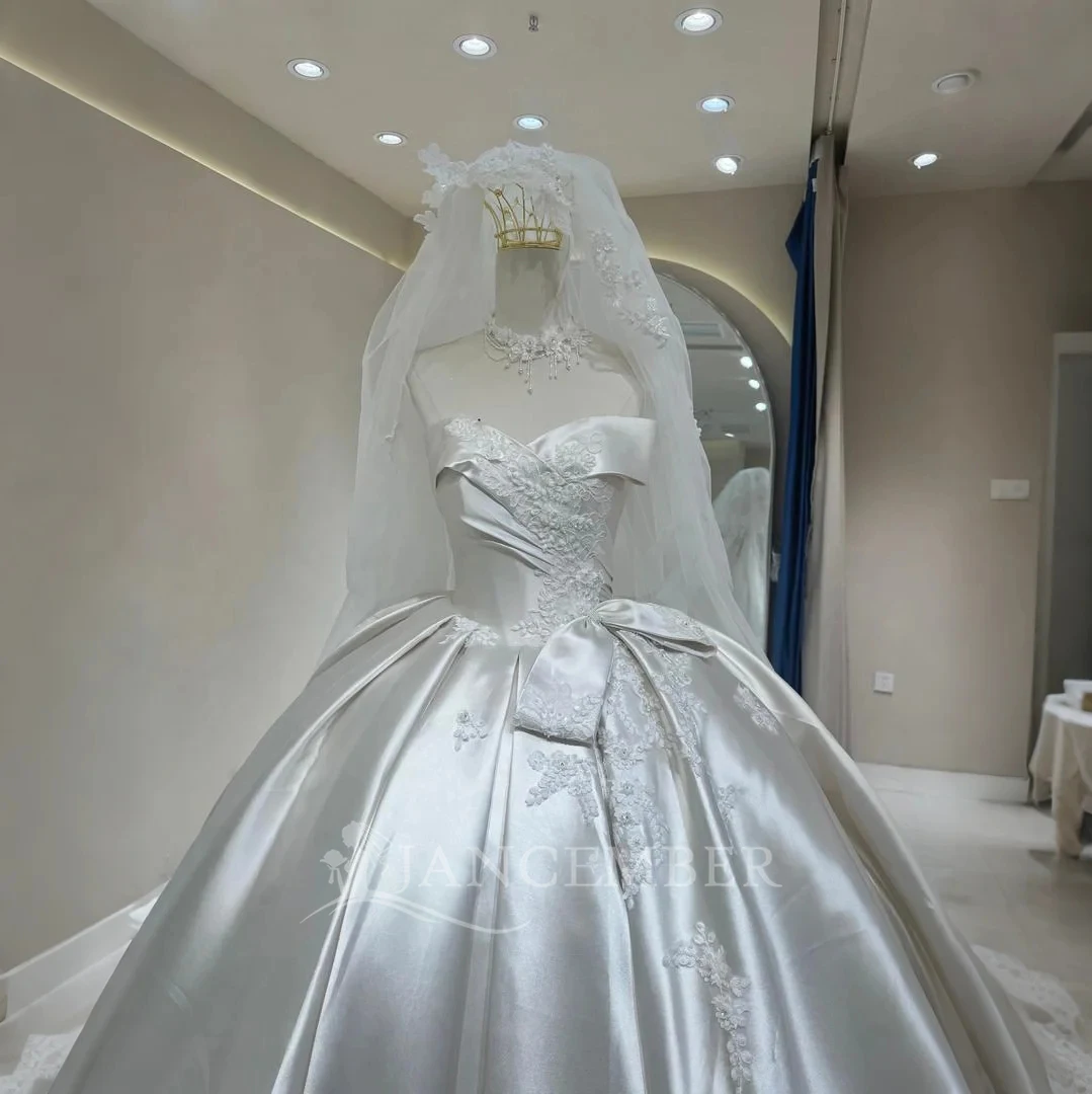 فساتين زفاف الأميرة الساتان الأنيقة المخصصة بدون حمالات ثوب الكرة الدانتيل صنع ثوب الزفاف قطار التصميم الشعبيСВБФНК