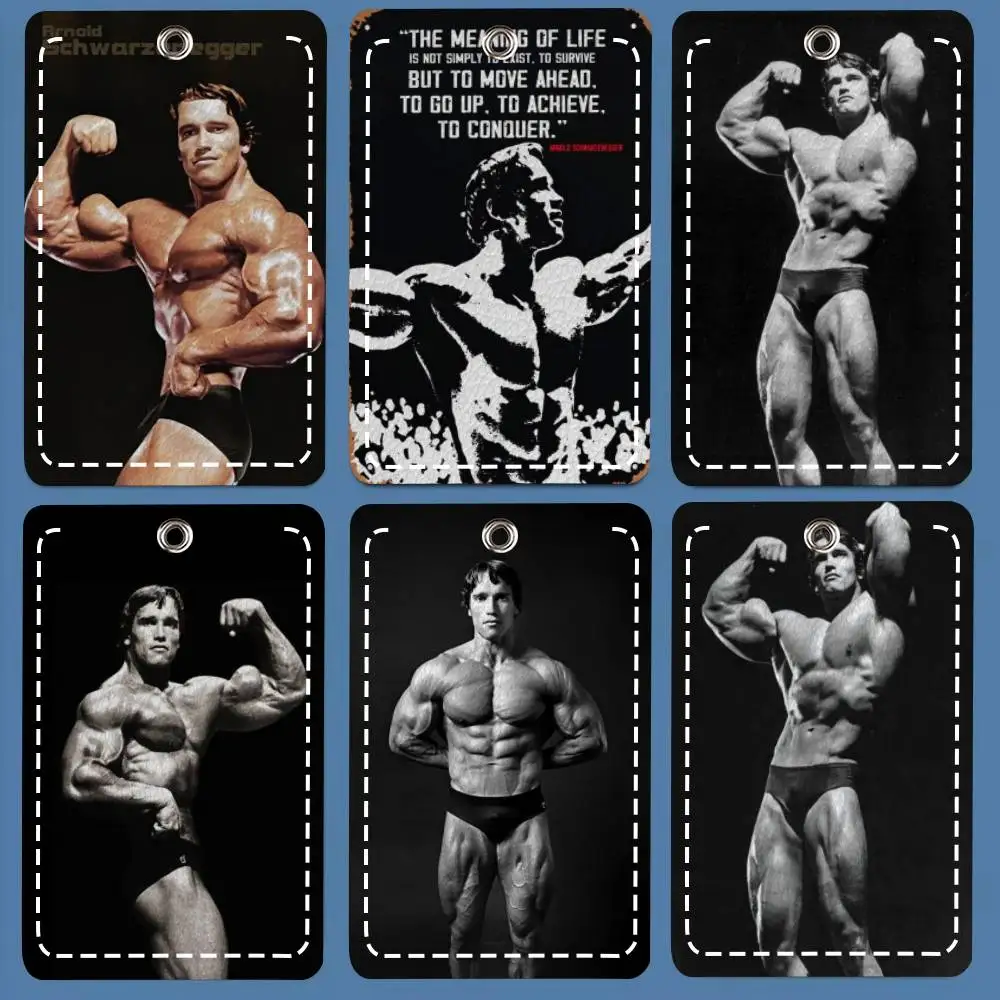 

Картхолдер для кредитных и проездных карт с изображением Арнольда Шварценеггера, прямоугольный, из мягкой кожи, с изображением мускулатуры, в виде брелока.