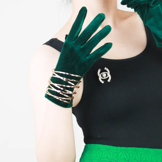 22 cm lange Samthandschuhe für Damen, elastischer Velours, Flanell, weiß, thermisch, elegante Armstulpen, sexy Vintage-Mode, 1920er Abendmode – Detail 15