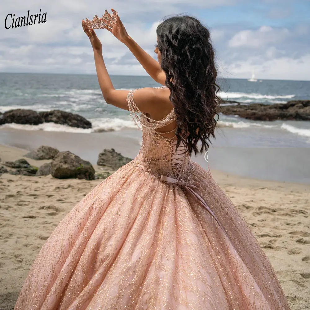 Vestido de baile de quinceañera con cuentas de cristal de oro rosa, brillante, sin hombros, con cordones en la espalda, para fiesta de graduación de 15 años