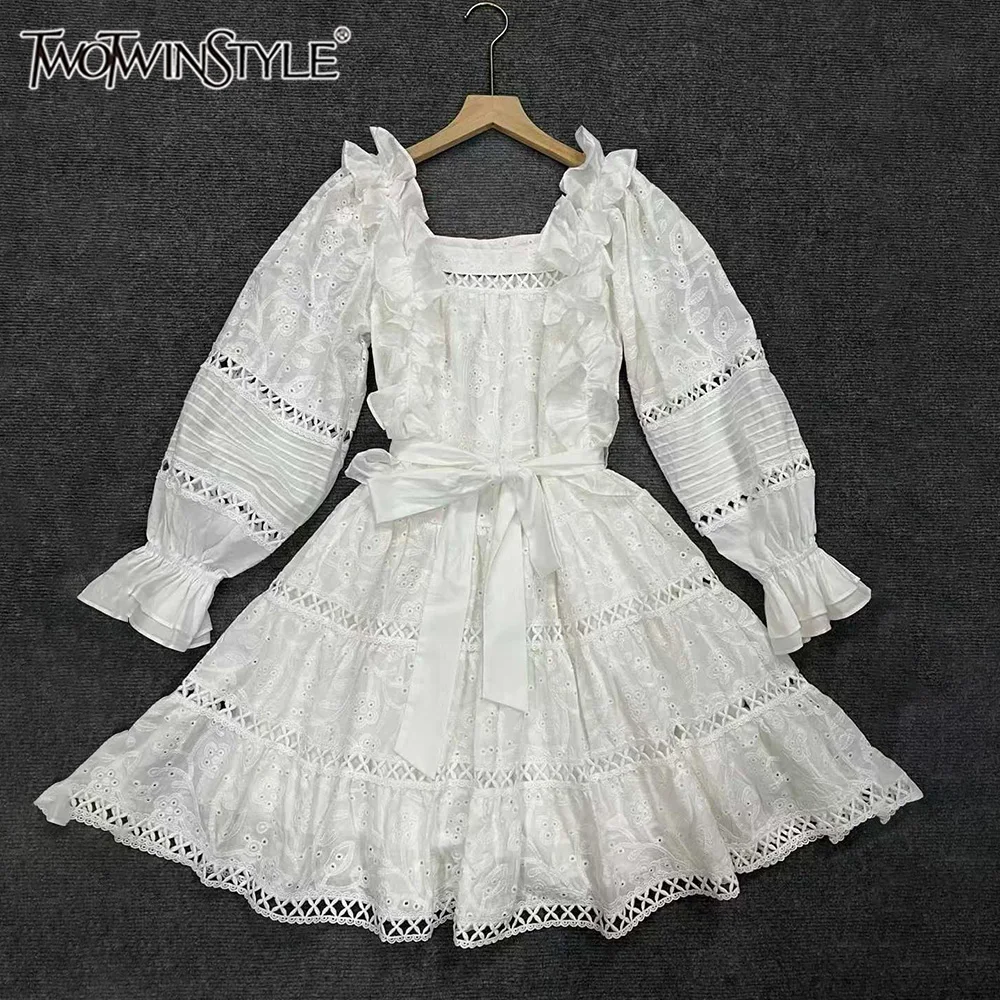 TWOTWINSTYLE White Embroidered Lace Mini Dresses for Women Puff Sleeve Belted Waist Tiered Skirt for Art Exhibitions KDR560478