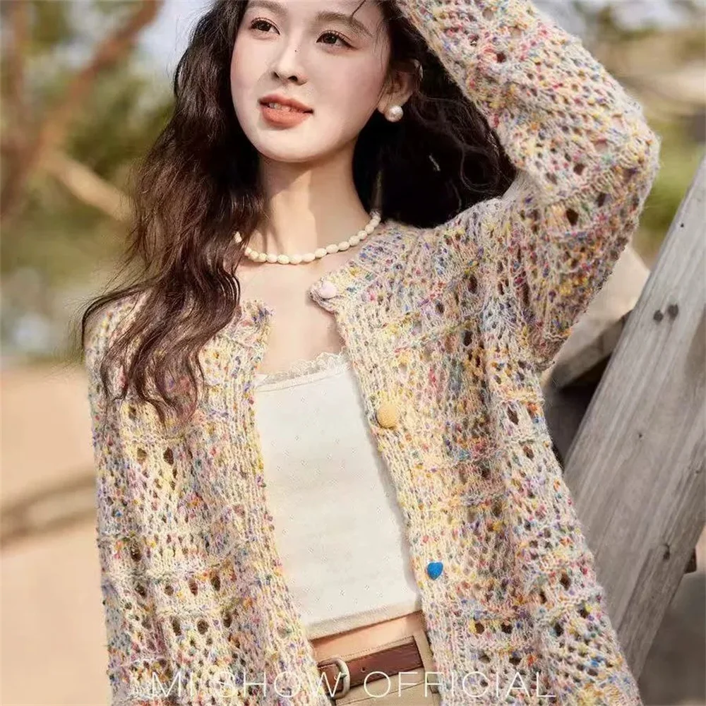 Neue frauen Süße Hohl Strickjacke 2025, Frühling Herbst Taste Einreiher Top Oansatz Strickjacke Koreanische Mode Kleidung