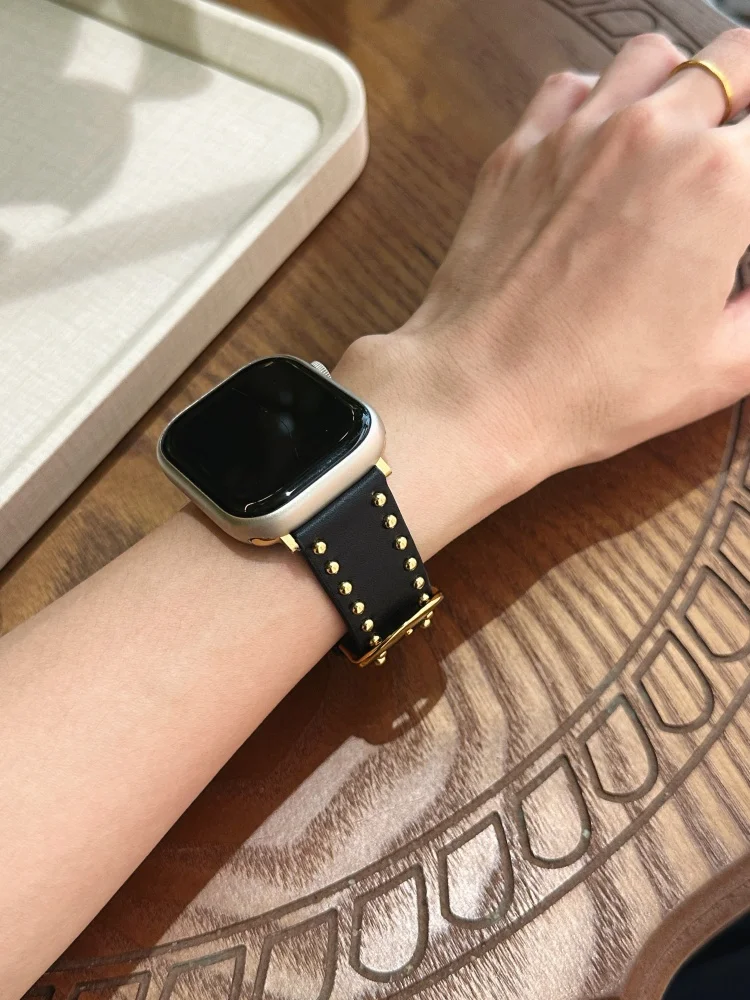 Punk Rivet Leather Strap for Apple Watch Band 38/40/41/42/44/45 S10/11 42/46mm 49Ultra 9 8 7 6 5 4 3 2 Wristband Replacement