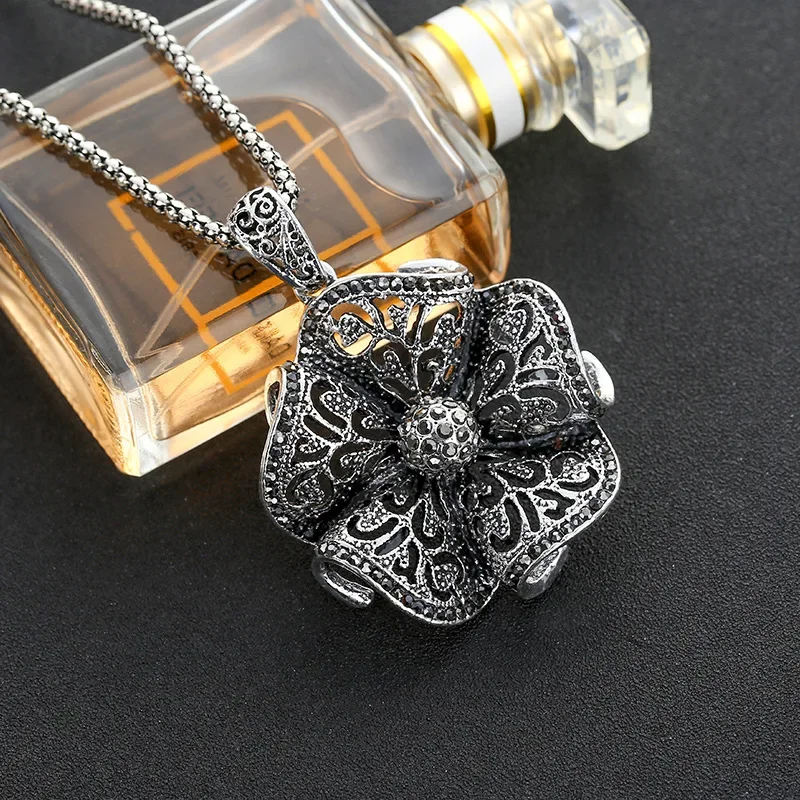 Vintage Flower Choker Necklace for Women Crystal Retro Pattern Collier Femme Fashion Jewelry Korean Long Chain Gift for Girl