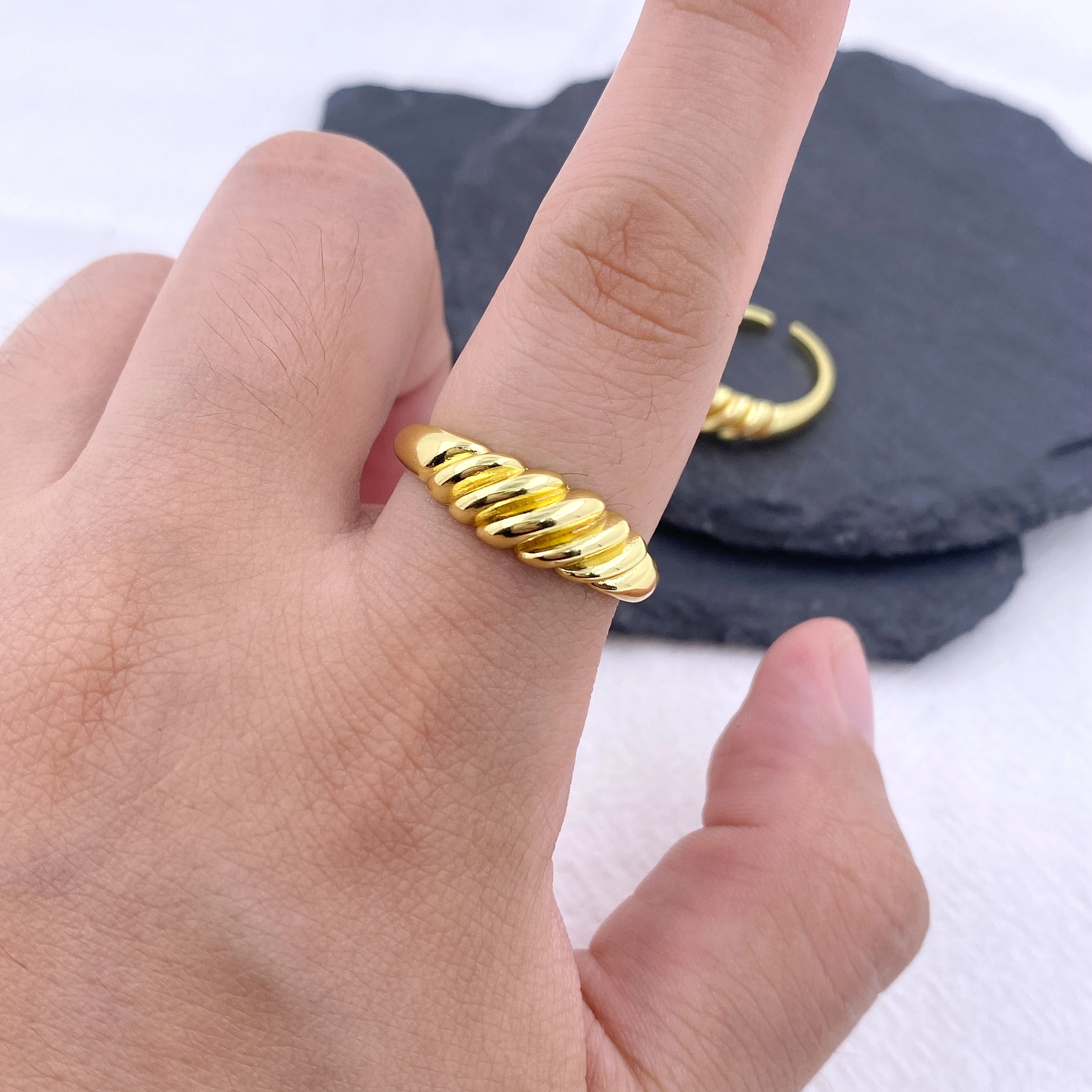 Minimalist Classic Meticulous Twists Croissant Open Cuff Ring for Women Shiny High-end Statement Ring