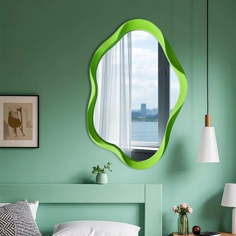 Espejo irregular para baño doméstico