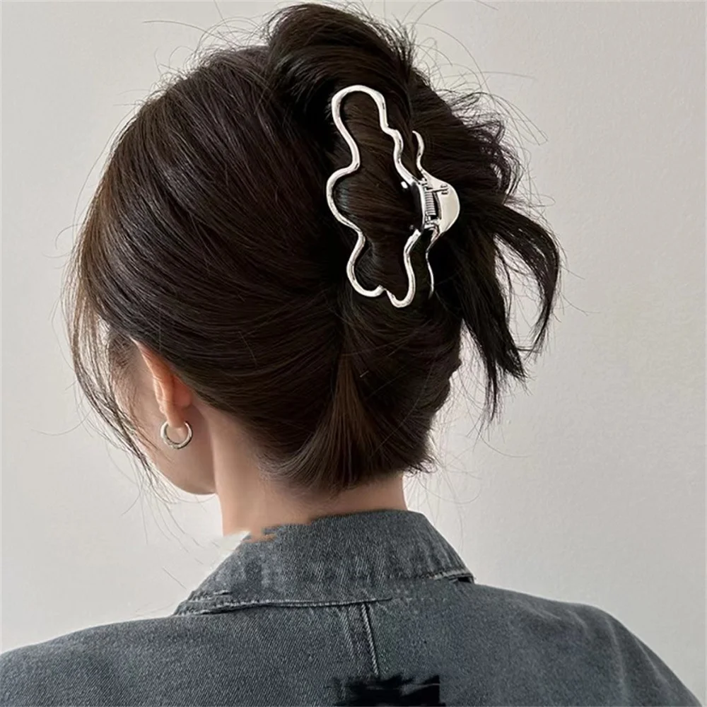Metal Hollow Cloud Hair Claw Clip Irregular Wavy Barrette Gold Silver Black Korean Minimalist Ins Style Fashion Hair Accessories
