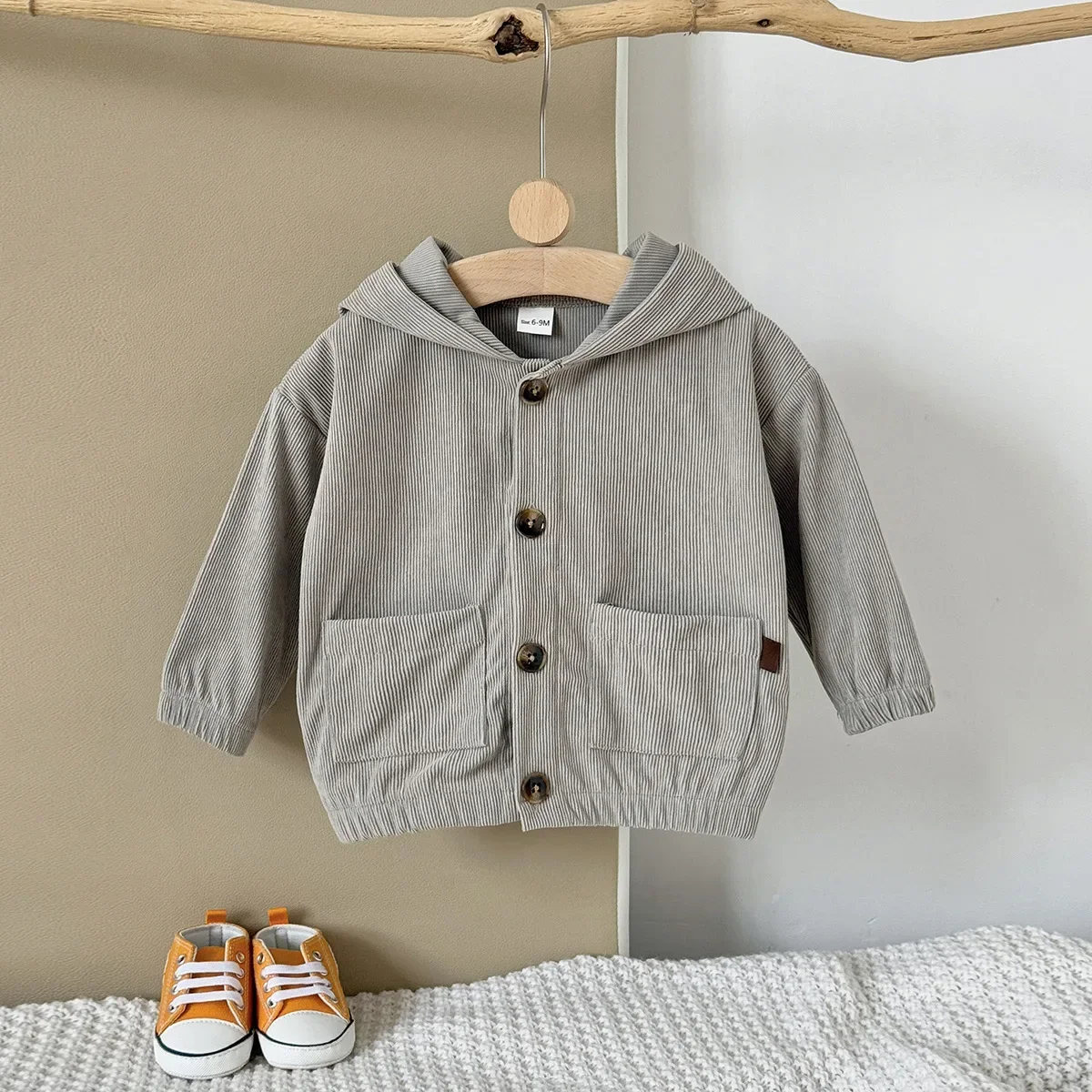 

Предметы для новорожденных девочек 0-3 лет, пальто с нашивками в стиле манго, вельветовая куртка с капюшоном для маленьких мальчиков, повседневная осенне-весенняя верхняя одежда для младенцев