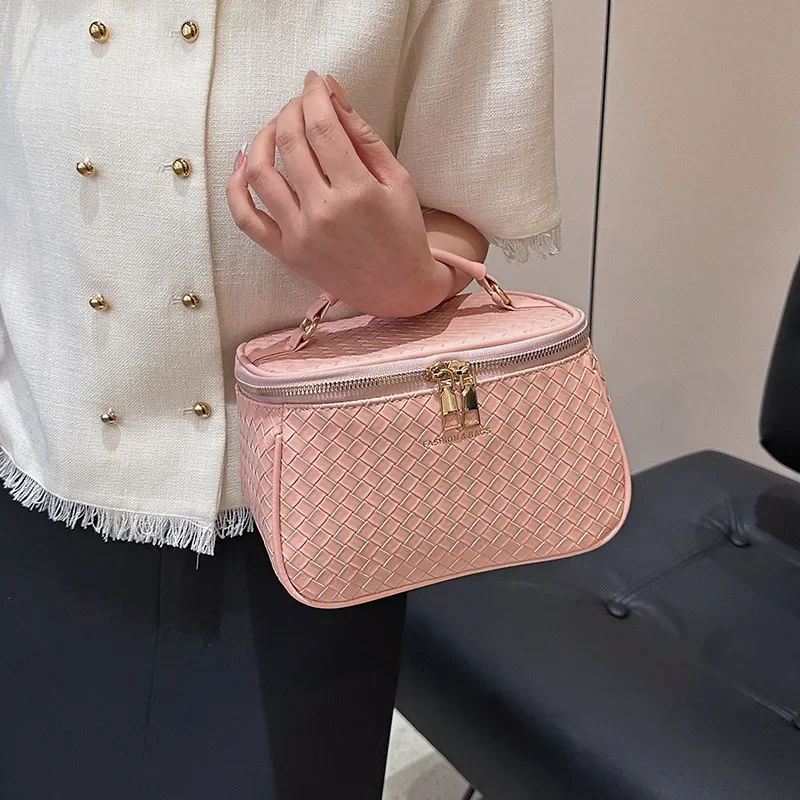 New Popular Woven Makeup Bag for Travel Portable and Multifunctional Cosmetic Storage Bag High Aesthetic Value Handbag for Women