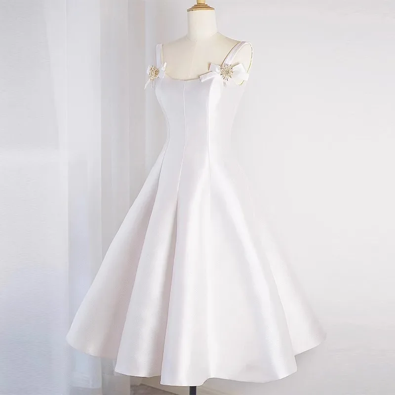 فساتين سهرة طويلة من الساتان الأبيض بفيونكة للنساء لصيف 2025 فستان فرنسي عتيق للمشاهير هيبورن كوكتيل نحيف فستان رسمي