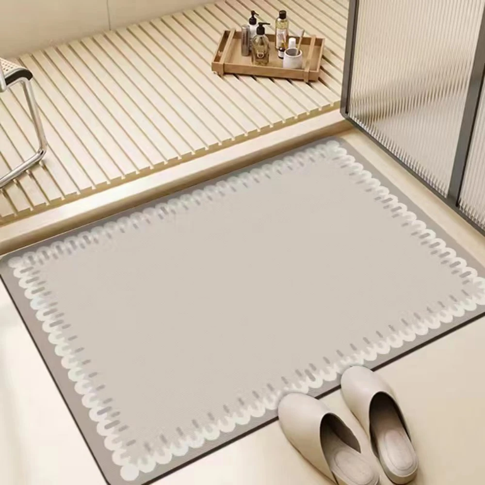 Light Gray Scallop Border Print Bath Mat Quick Dry Shower Rug Soft Lace Edge Minimal Pattern For Household Foot Carpet