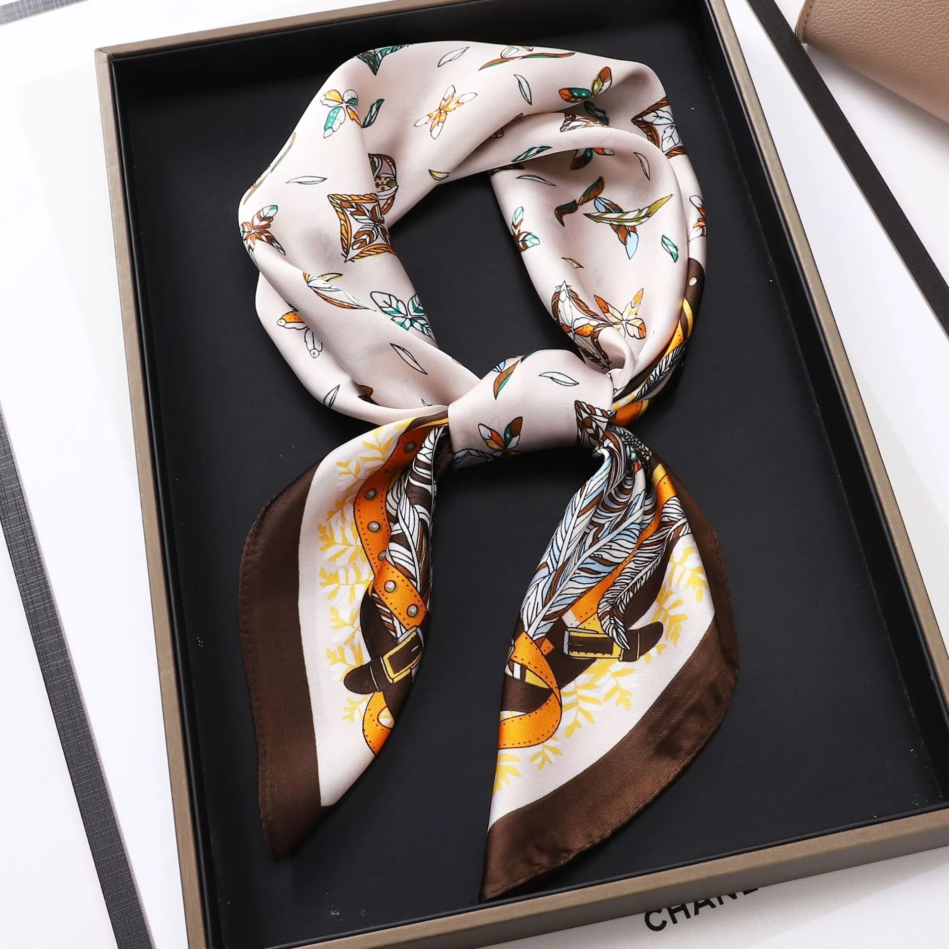 2024 Women Professional Satin Square Silk Scarf Lady Hand Bag Wrist Wraps Scarves High Design Letter Print Shawl Neckerchief