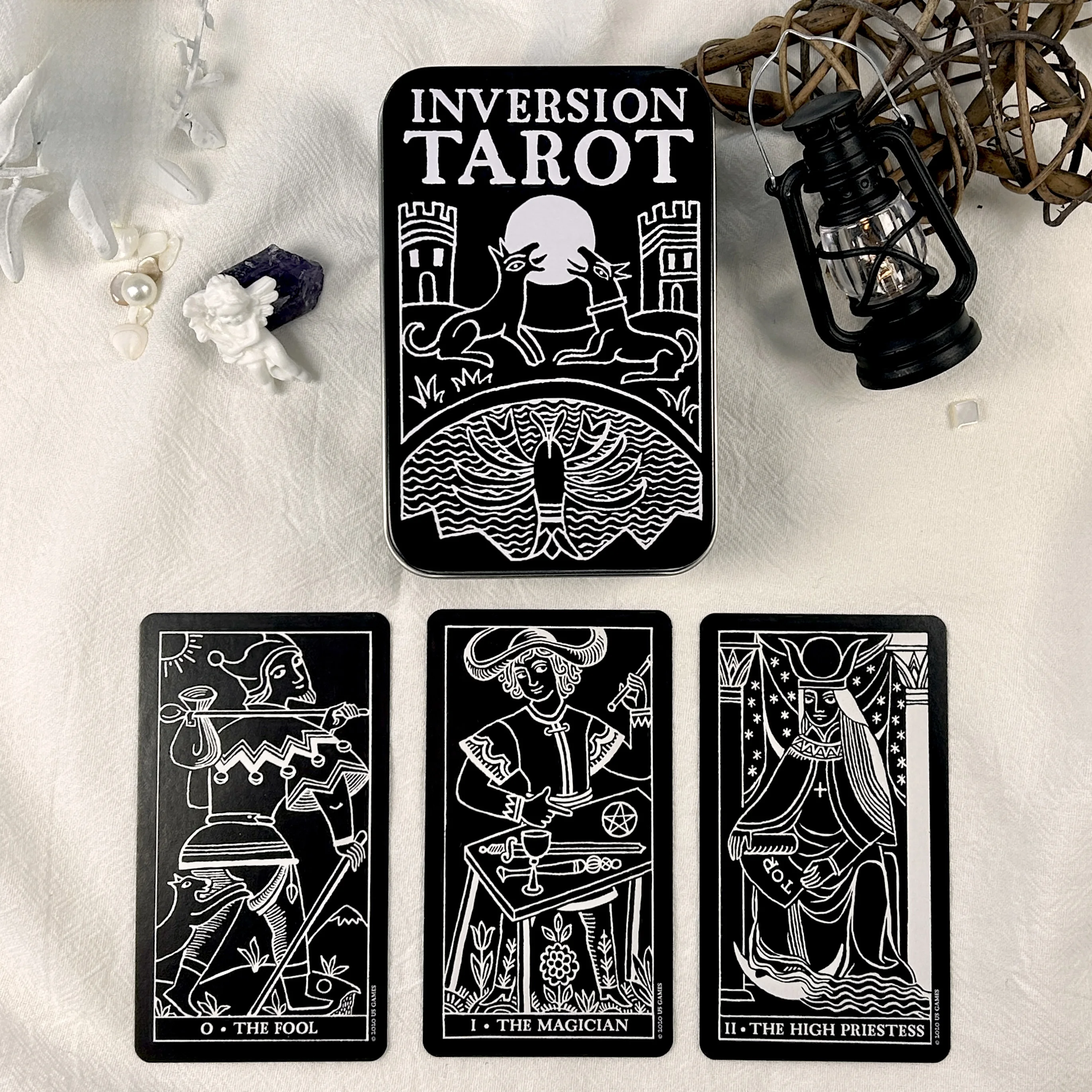 tarot-de-marsella-portatil-de-bolsillo-con-colores-invertidos-edicion-en-caja-de-hierro-us-games-company-nivel-casual