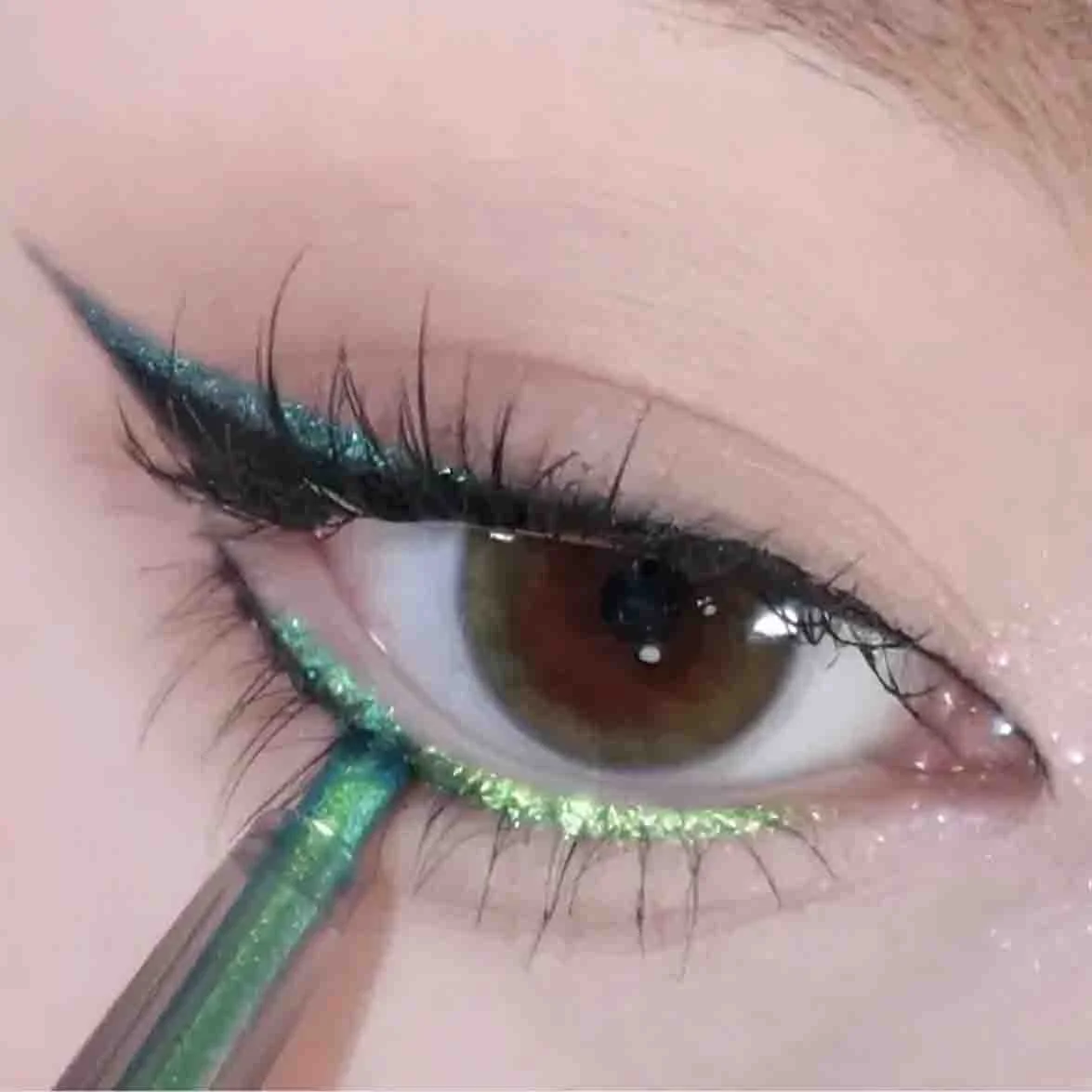 Nuovo arrivato matita Eyeliner diamante lucido oro verde viola Glitter sdraiato penna baco da seta cosmetici di bellezza impermeabili trucco donna