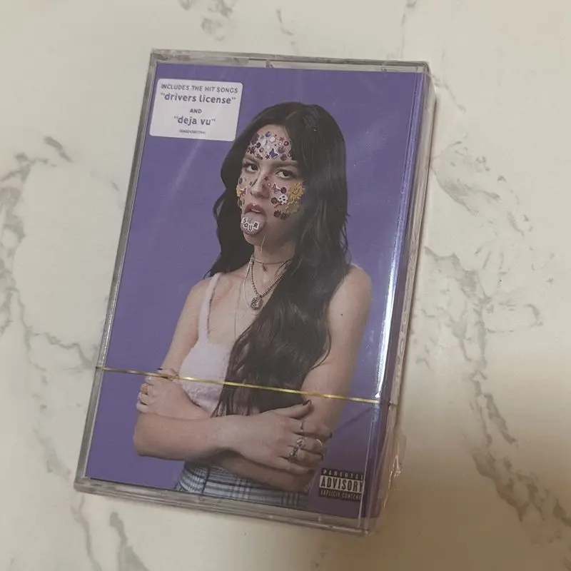El Primer Álbum en Casete de una Nueva Generación de Cantantes Pop Rock Femeninas Nacidas en los Años 2000, Nuevo y Sin Abrir