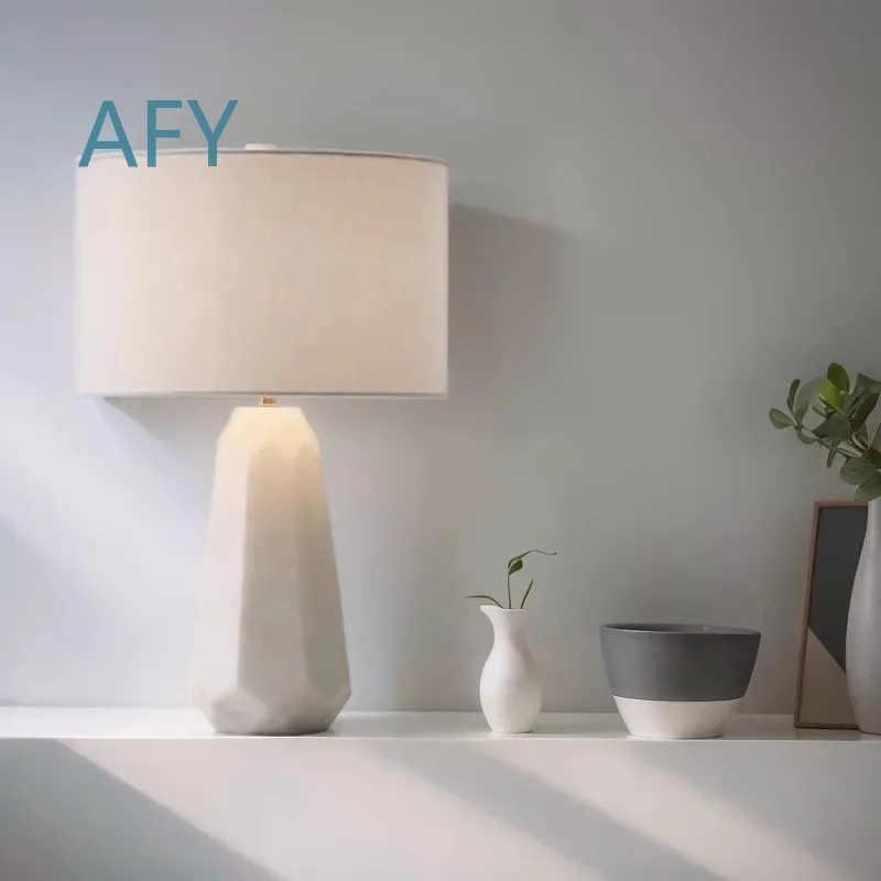 Minimalist Spanish Marble Light Luxury Desk Lamp for American Retro Homestay Villa Bedroom Living Room Study Creative Lamp