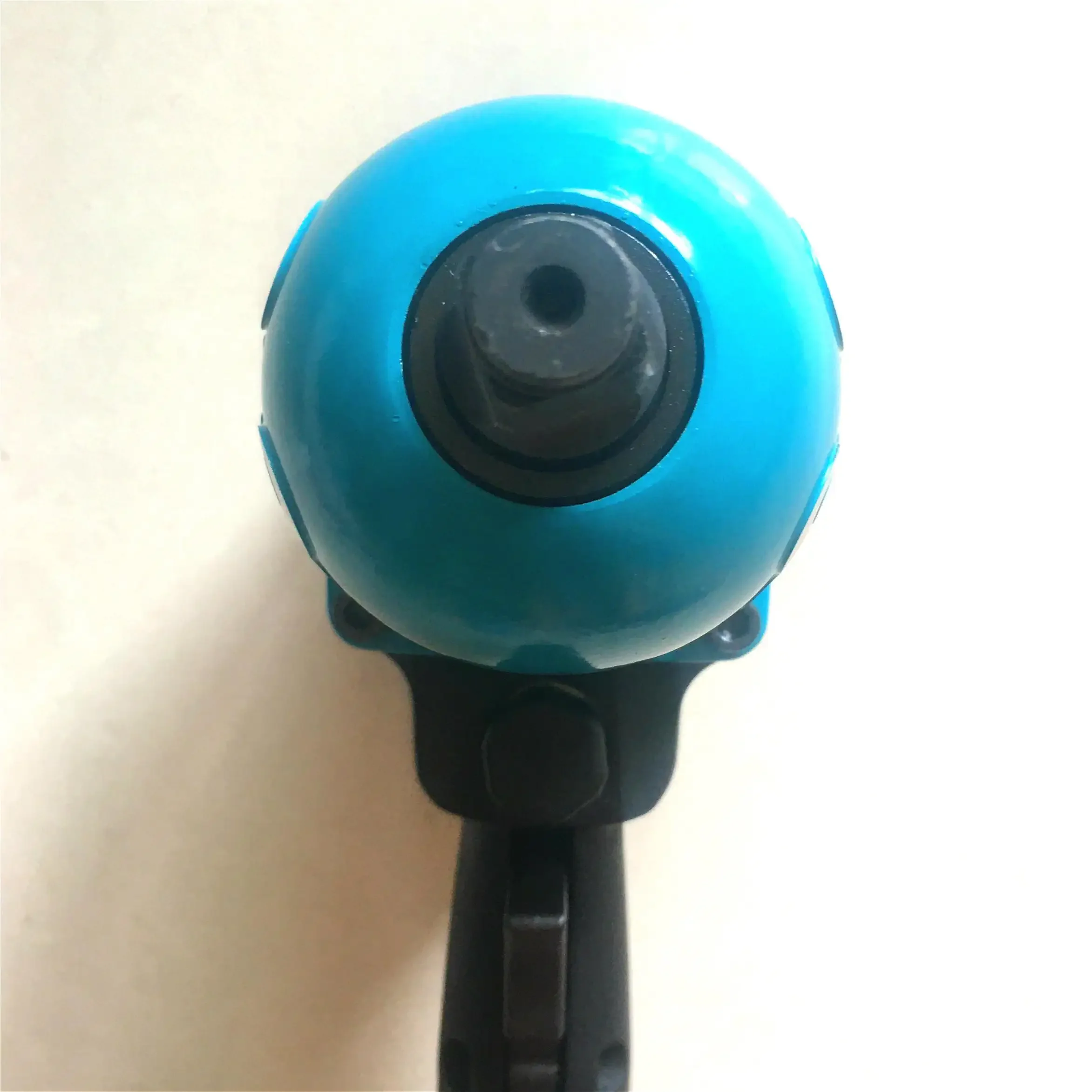 TY53602K Pneumatique 1/2 po Kit de clé à chocs (13 pièces) Le design composite ergonomique léger réduit la tension du poignet et la fatigue