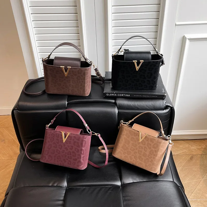 

2026 Minimalist V-ornament Women's Bucket Bag Stylish Crossbody Shoulder Handbag Fashion Small Purse for Casual Outings Backpack
