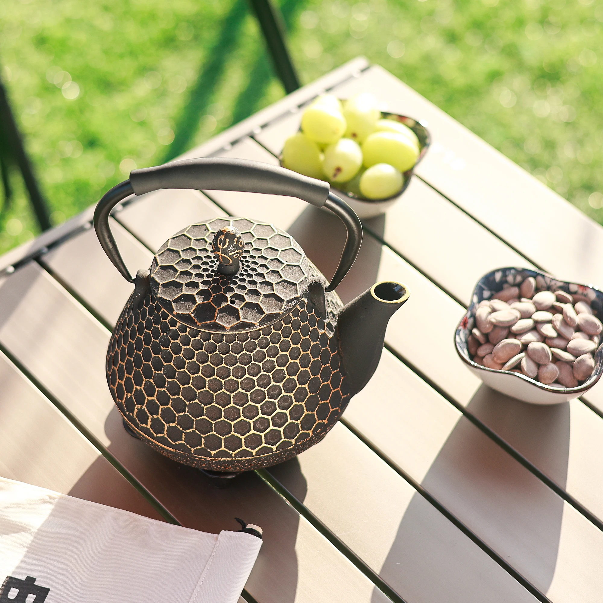 Cast Iron Teapot,Stove top Coated with Enameled Interior, Honeycomb Pattern Tea Pot with Infusers for Loose Tea 32oz/950mlPurple