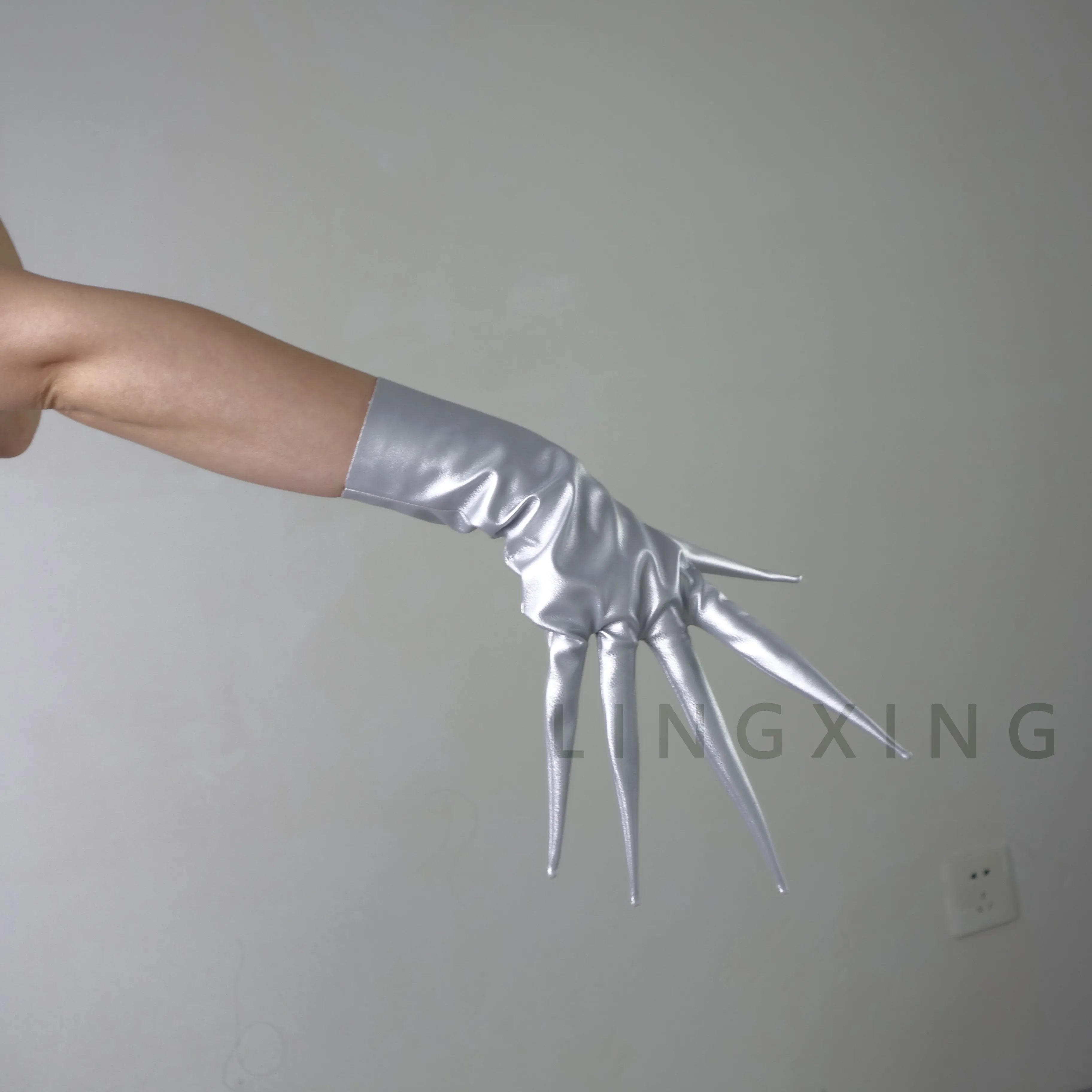 35 cm 14 Zoll spitze Fingerhandschuhe aus patentiertem Kunstleder PU mit langen Spikes an den Schultern, Armwärmer, glänzend schwarz, Pfoten-Drachenknöchel-Design – Detail 36