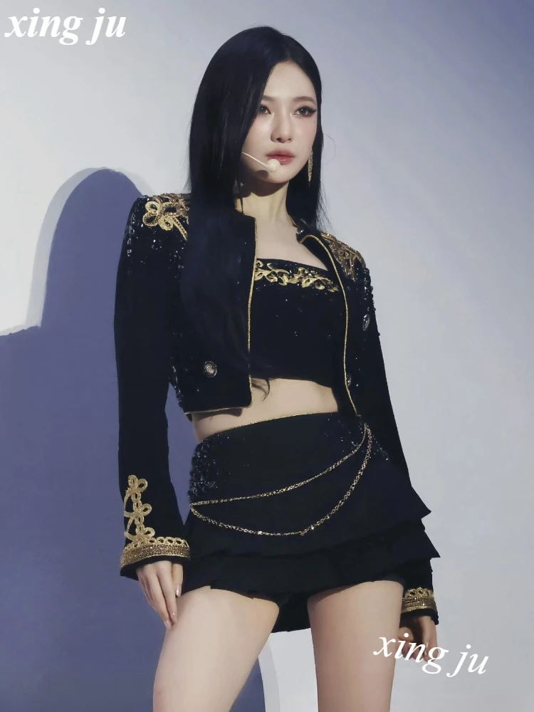 Xing Ju Kpop Zanger Jazzdans Kostuum Sexy Korte Jas Strak Vest Plooirok Koreaanse Vrouwen Nachtclub DJ Stage Performance Wear