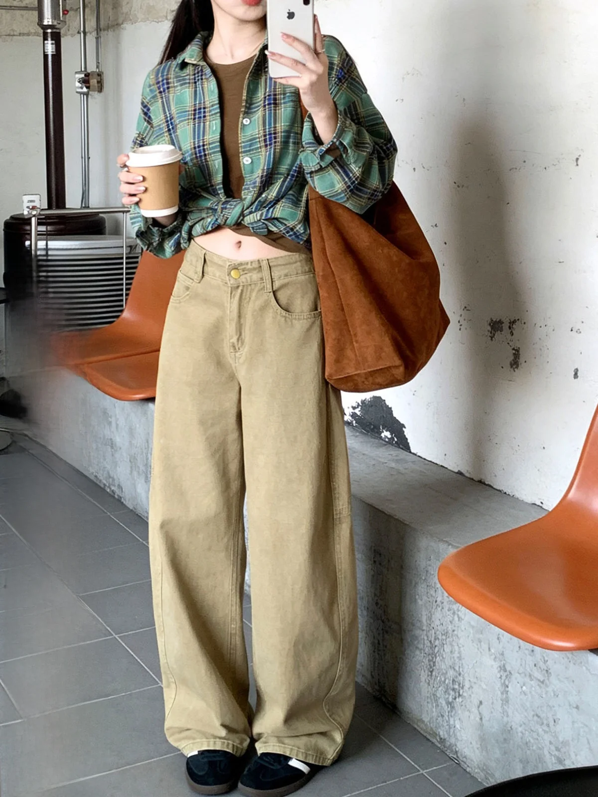 

Iuui·le 2026 New Retro Khaki Scythe Pants Women's Spring New All-Match Casual Loose Ladies Jeans l Waist Button Closure