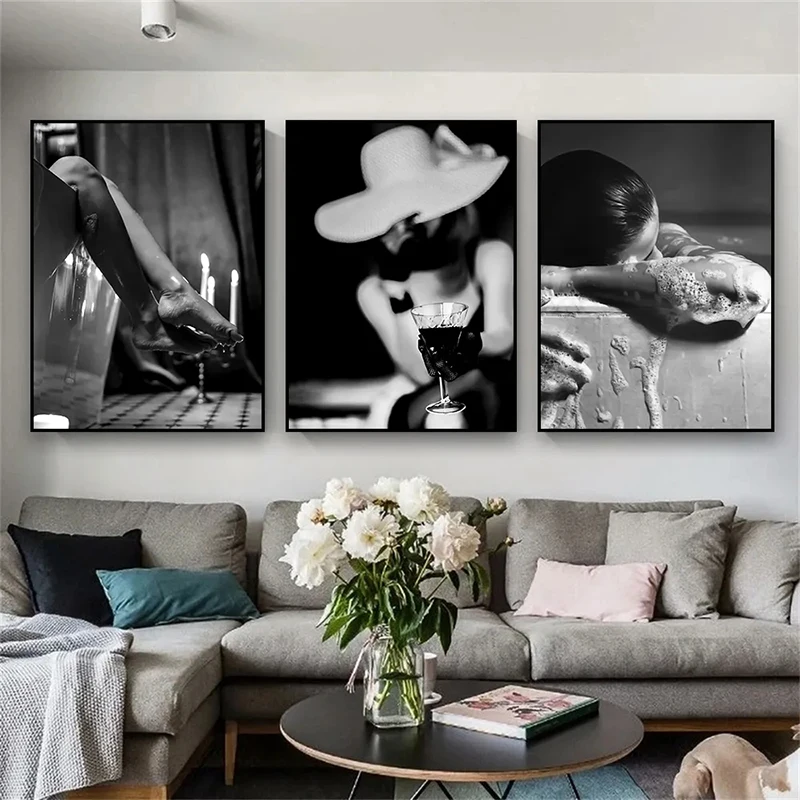 Black and White Woman Bathroom Canvas Painting Woman in Bathtub Print Poster Girls Vintage Wall Art Toilet Fashion Decoration