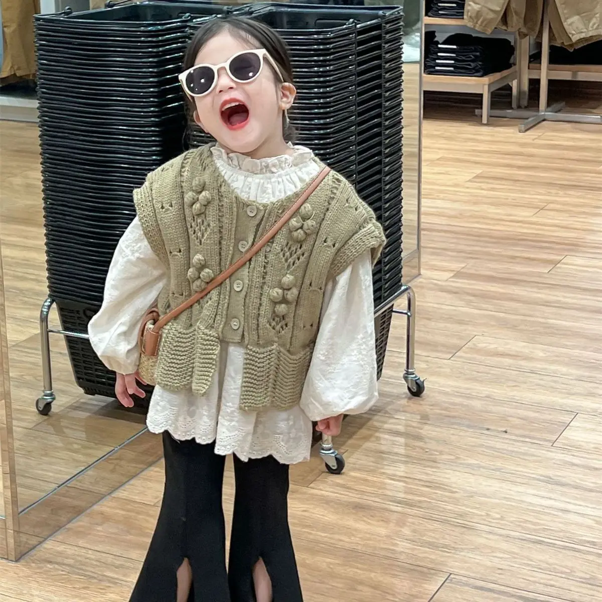 Korean Children Clothing Girls Three-dimensional Hairball Handmade Hook Green Vest Lace Doll Shirt Flared Pants Three-piece Set