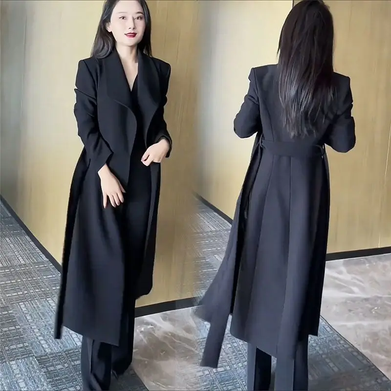 

Модный женский комплект с поясом Весна 2026: брюки с высокой талией и пальто, элегантный стиль, полиэстер