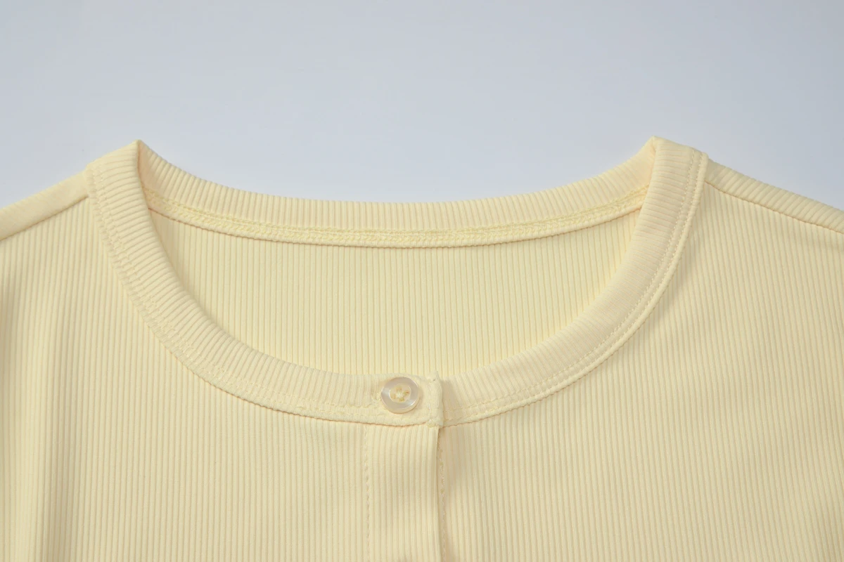 Hugcitar Geripptes Damen-Langarm-Crop-T-Shirt mit Knöpfen, einfarbig, sexy, Herbstmode, Streetwear, Party- und Club-Tops – Detail 5