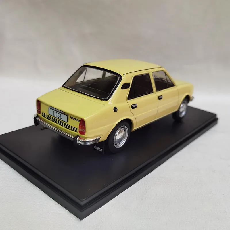 1/24 Scale SKODA 105L Alloy Car Model Collection Ornaments