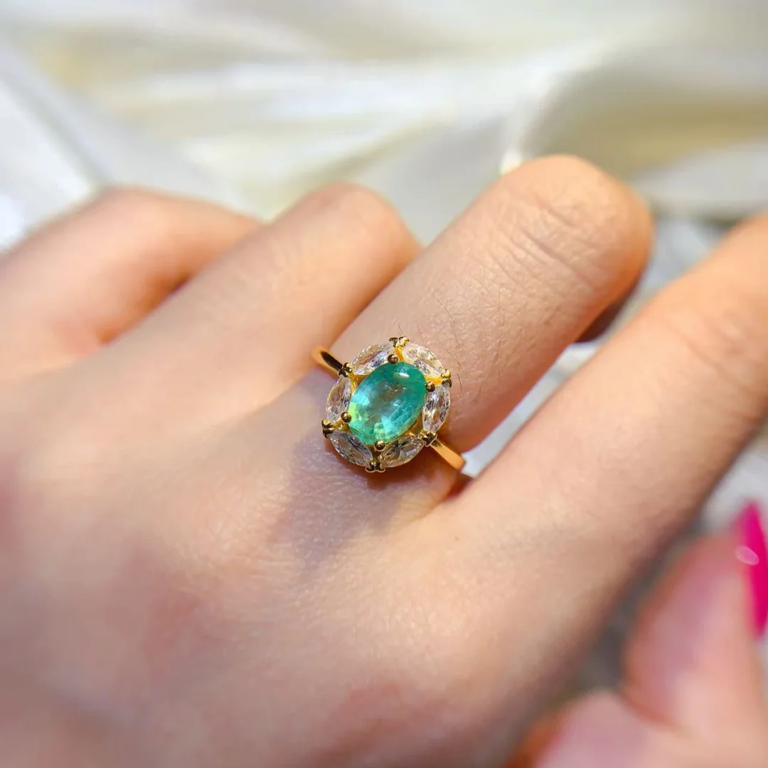 Luxurious Design Natural Emerald Ring S925 Silver Handmade Design Lustrous Green Durable Inlay Noble Temperament Ring for Ladies