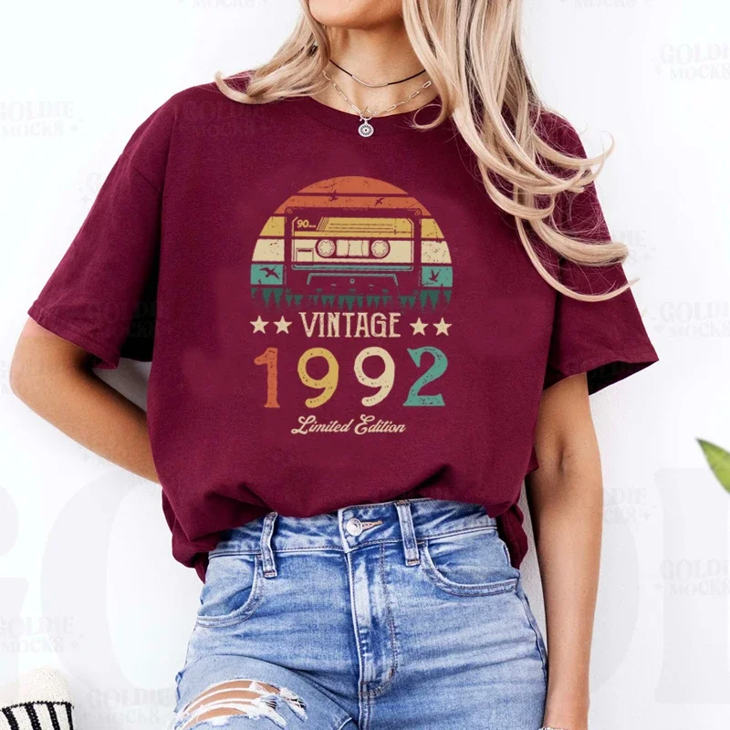 Born In 1992 32nd 32 Years Old Birthday Women T Shirt Cotton Retro Sunset Tape Graphic Tee Black Ladies T-Shirt Clothes