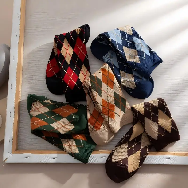 Retro Diamond-Patterned Mid-Calf Socks, 5 Pairs, British Style with Contrasting Patterns, Textured Vertical Stripes Suitable for Trendy Outfits / Commuting Wear / Holiday Gifts