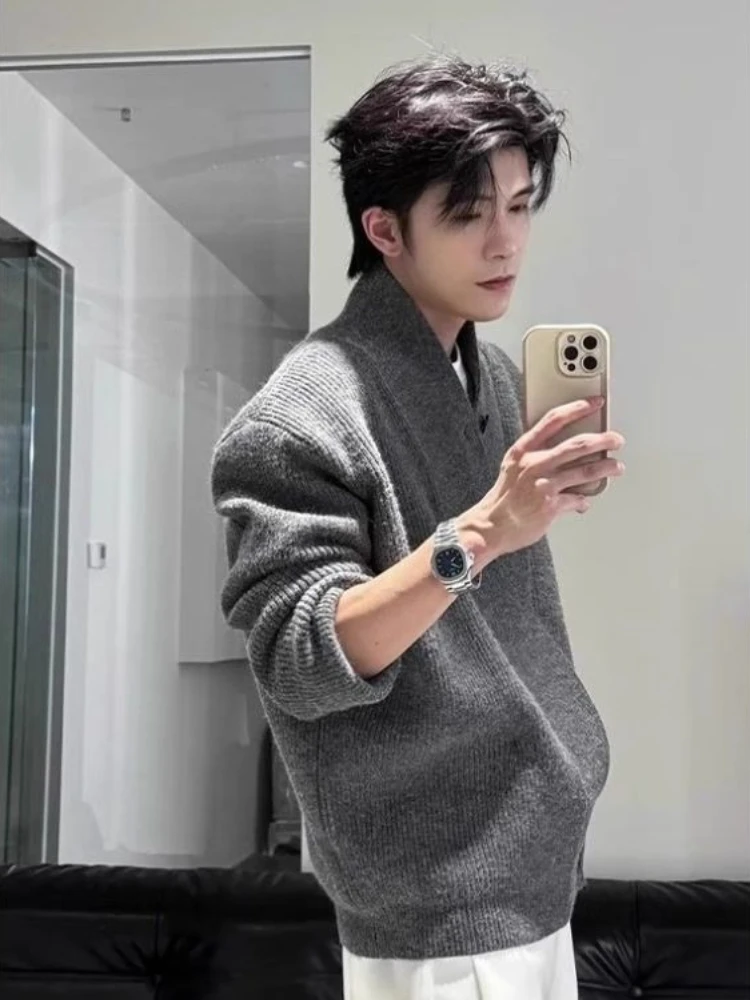 

Корейский стиль, универсальный уникальный дизайн, наклонные пуговицы, свободная посадка, однотонный мужской осенне-зимний ленивый шикарный свободный кардиган