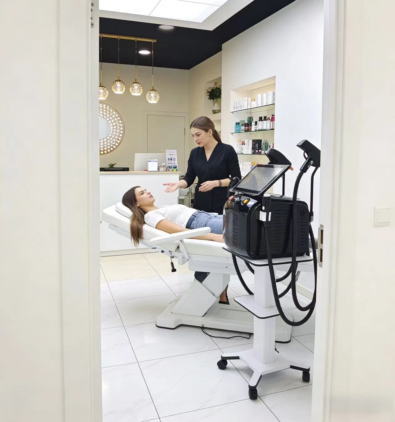 

Многофункциональный лазерный диодный аппарат для удаления волос 4-в-1 с высокой мощностью 755/808/1064/940 нм, титановый, с охлаждением, для удаления волос на теле, модель 2026 года