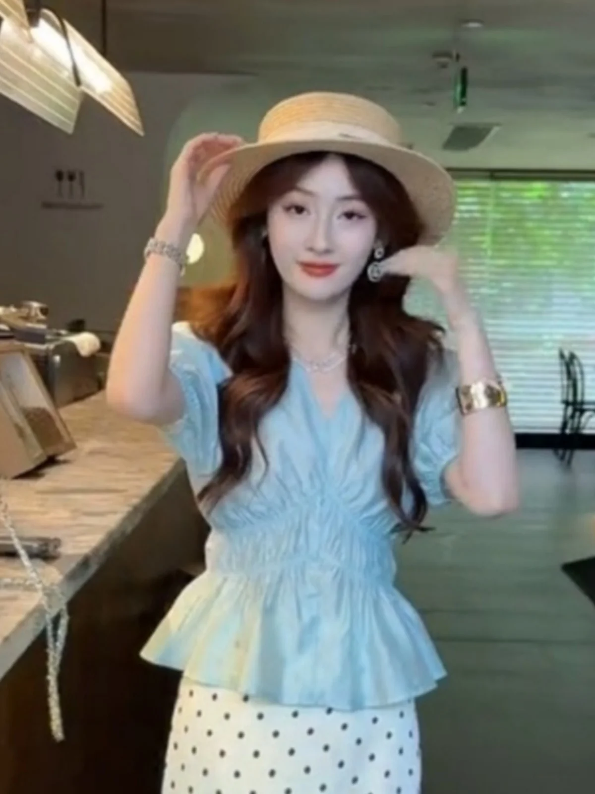 

Elegant V-neck Bubble Sleeve Shirt Women's Summer Slimming Sweet Style Versatile Short Sleeve Casual Shirt Fashionable Top