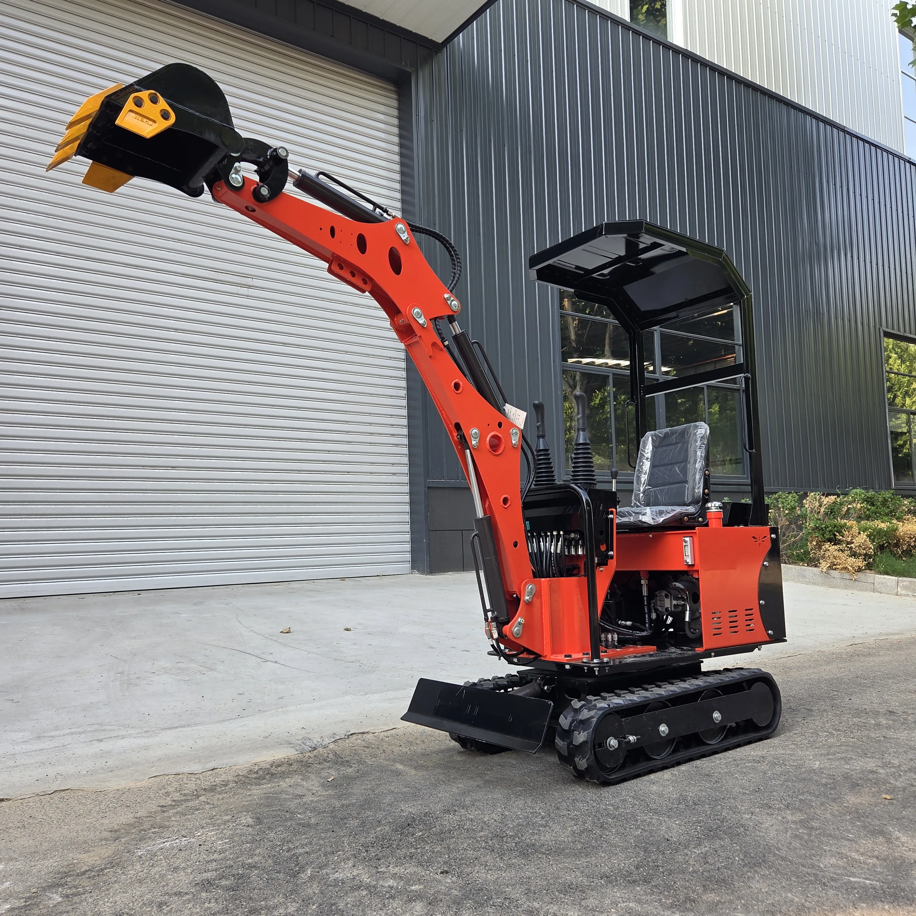 ZNW - 08 Miniescavadeira para casa, folga máxima de descarga de 1600 mm, eficiente para trabalho de movimento e escavação do solo no quintal doméstico