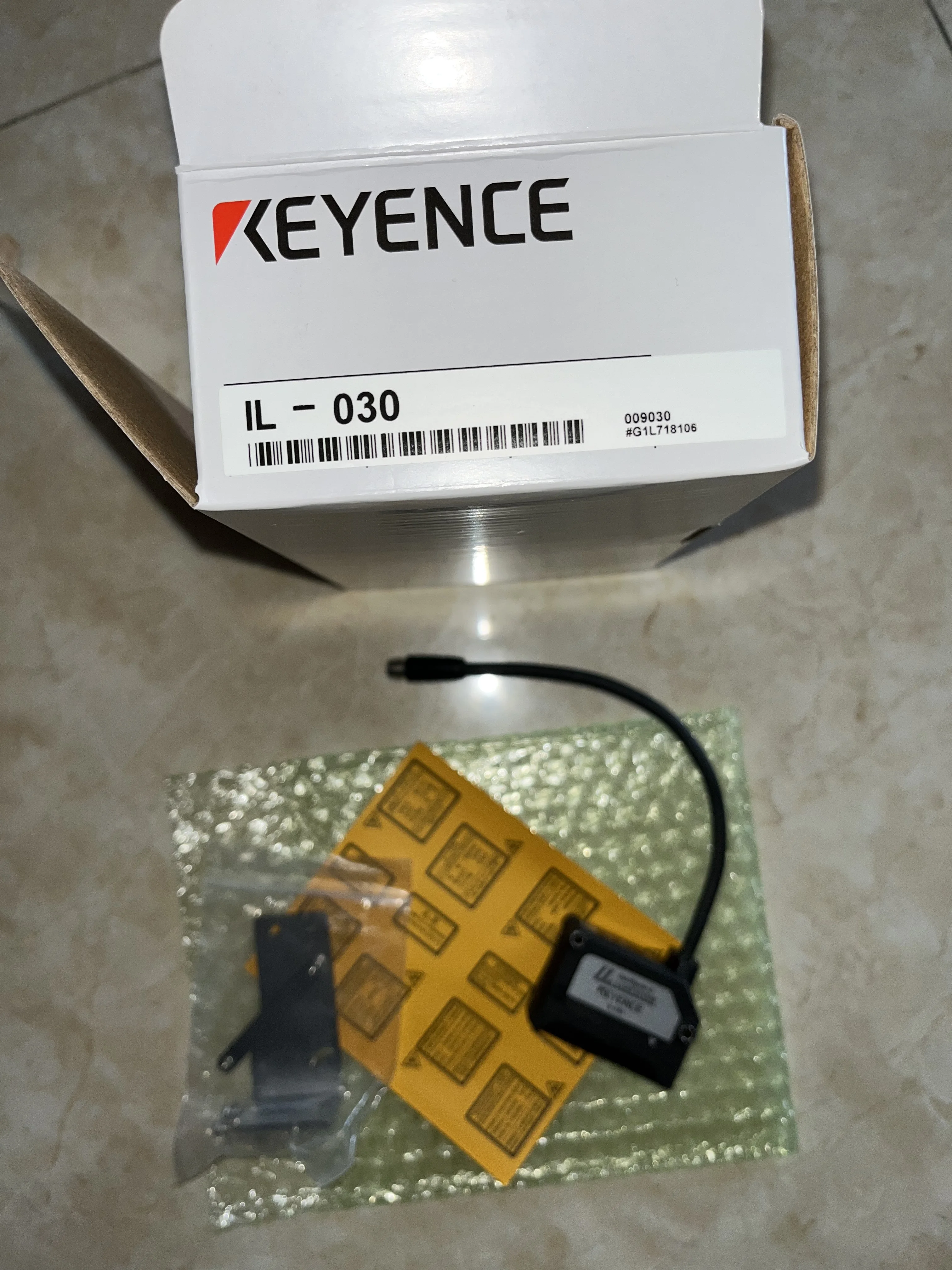 KEYENCE laser sensor IL-030 brand new original