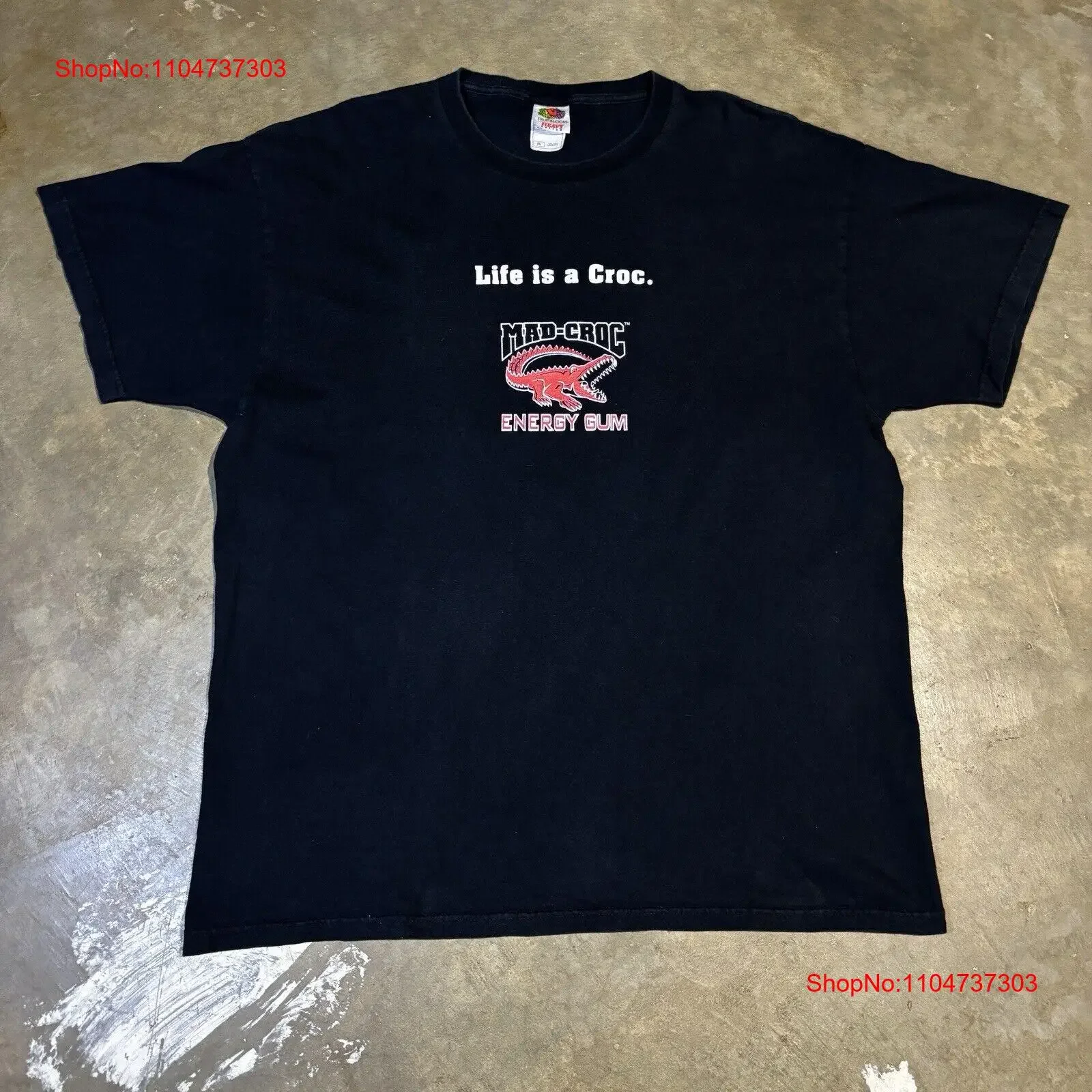 تي شيرت كلاسيكي Mad Croc Energy Gum 'Life is a Croc' للرجال مقاس XL أسود عتيق مغسول قليلاً متعدد الاستخدامات جرافيك أوم