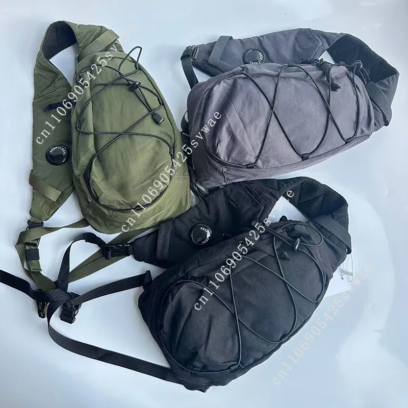 

Large capacity men's and women's new men's casual versatile personality outdoor sports messenger bag, light shoulder