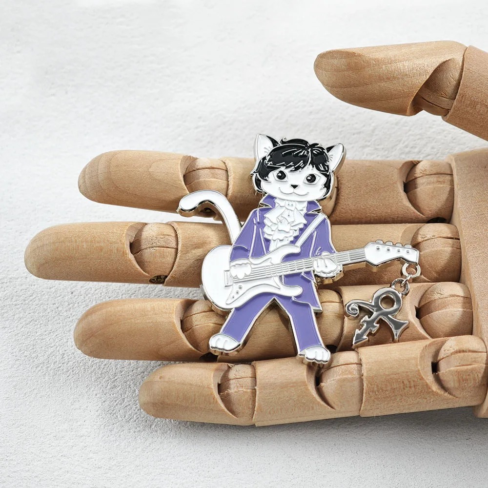 Prince Purple Rain Brosche Niedliche Katze, die Gitarre spielt Metall-Abzeichen Rockband-Liebessymbol Hängende Emaille-Pin Musik-Fan-Schmuckgeschenk – Detail 7