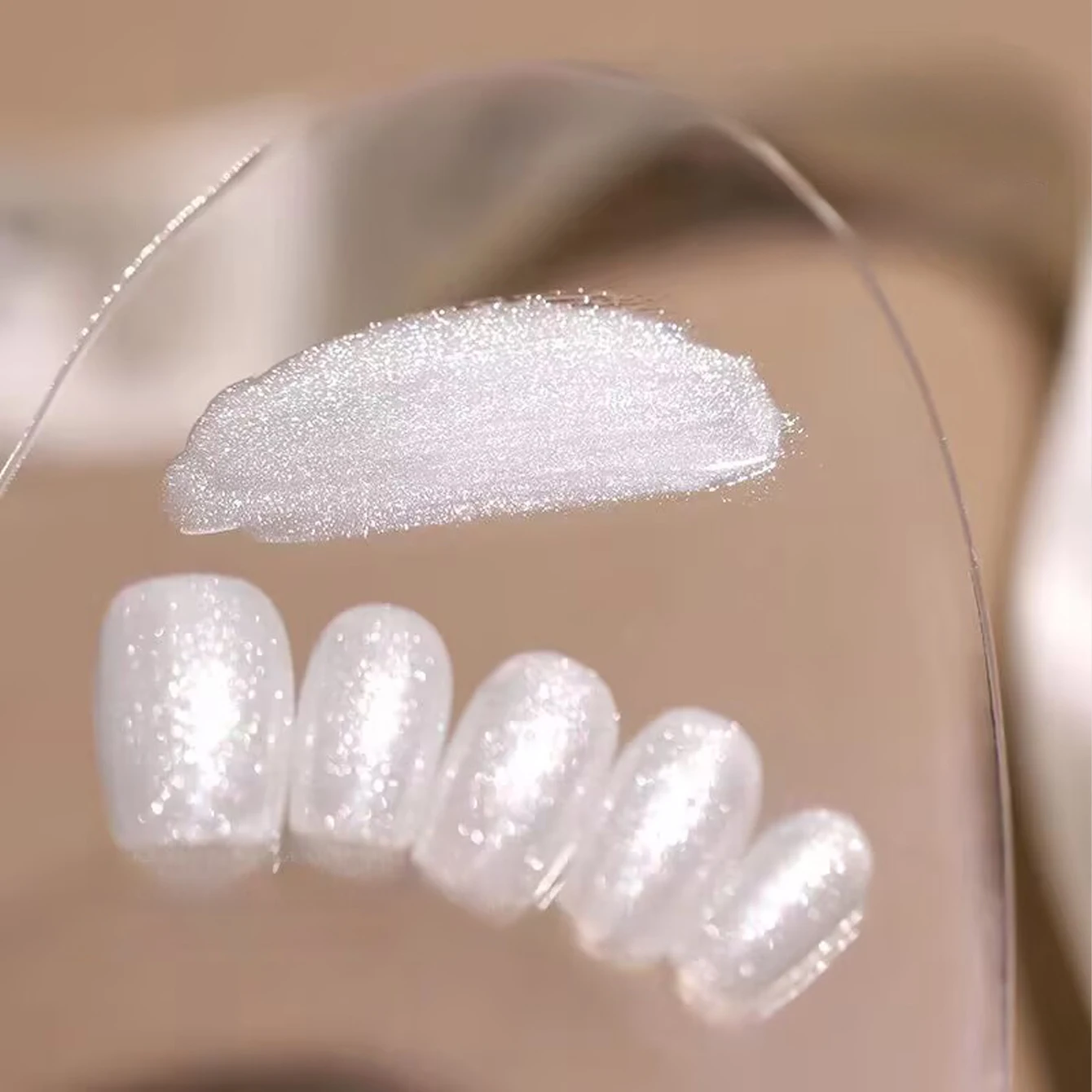 Esmalte em Gel Branco Leitoso 12ML - Acabamento de Alto Brilho com Glitter Fino 2026 Novo Estilo Gel de Unha Branco Versátil para Salão e DIY