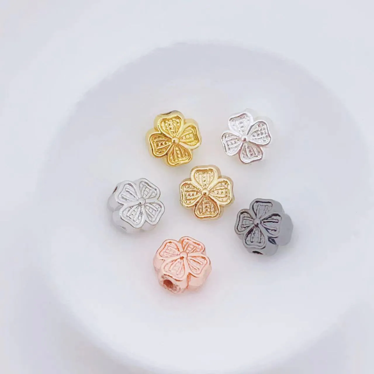 

10 Pieces of Copper-plated 18K Gold Four-leaf Flower Spacer Beads DIY Bracelet Necklace Jewelry Making Materials and Accessories