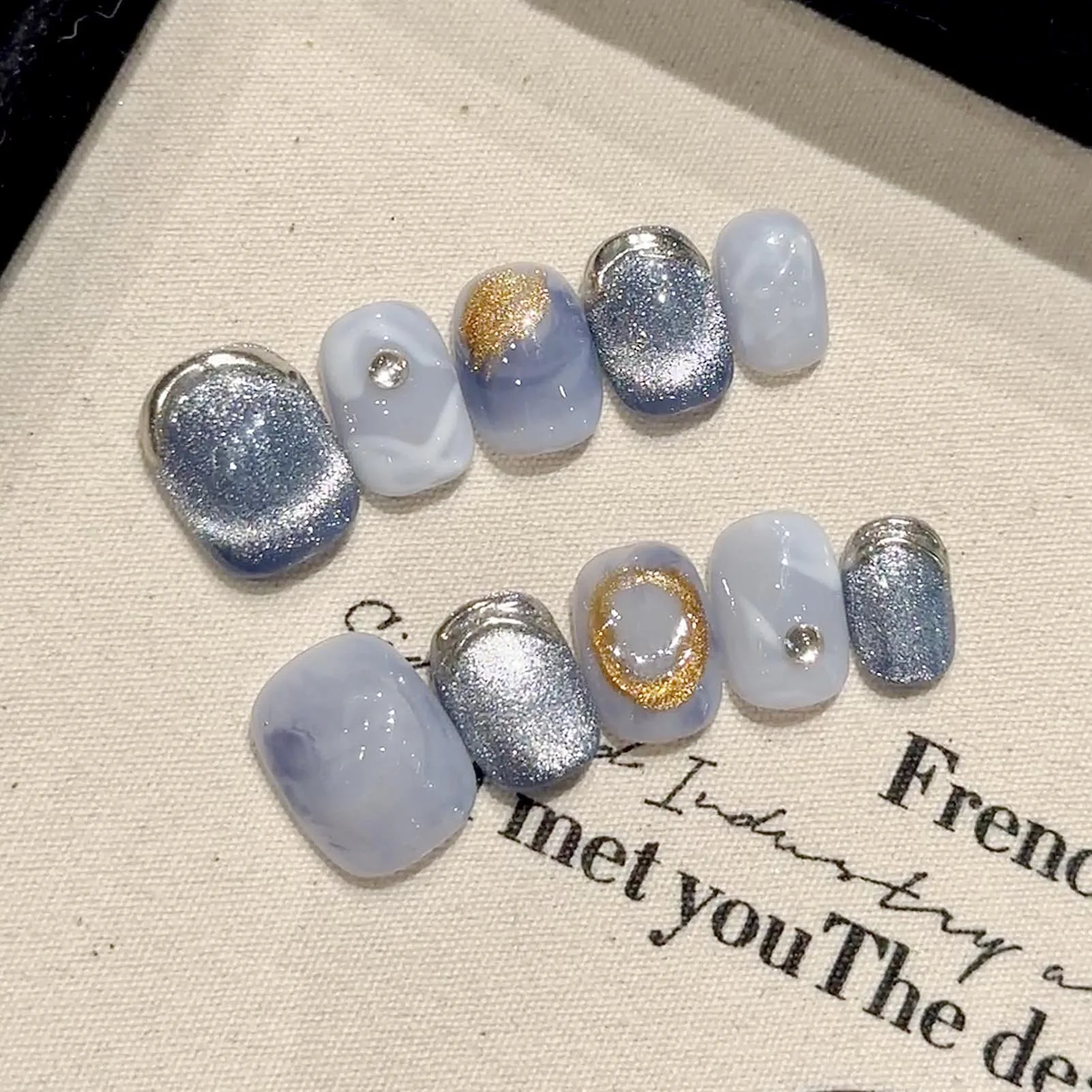 

Blue Cat Eyes Fake Nail Glossy Short Press On Nails With Glitter French Short Ballet Acyrlic Fake Nail Wearable Detachable
