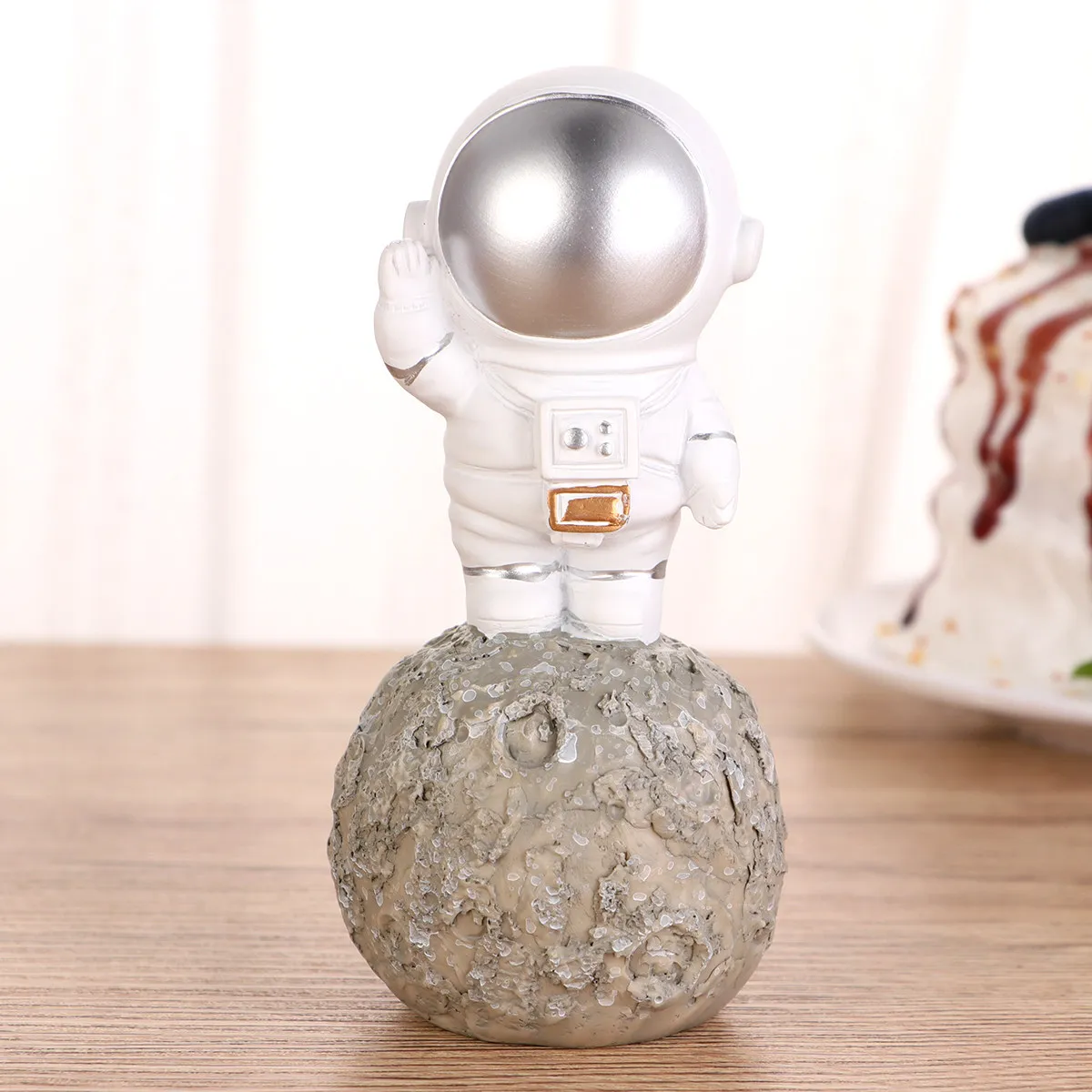 Cartoon Astronaut Cake Ornament Silver Resin Craft Birthday Party Dessert Table Decoration Car Home Ornament Visual Enjoyment