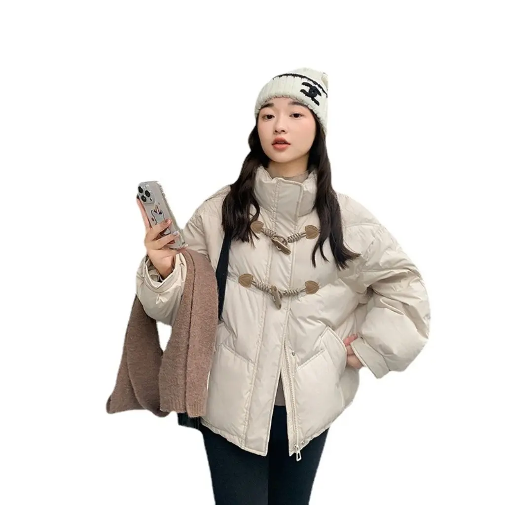 Giacca imbottita in cotone stile coreano da donna Design Xiaoxiang Piumino invernale con fibbia in corno Abbigliamento corto per il pane che riduce l'età