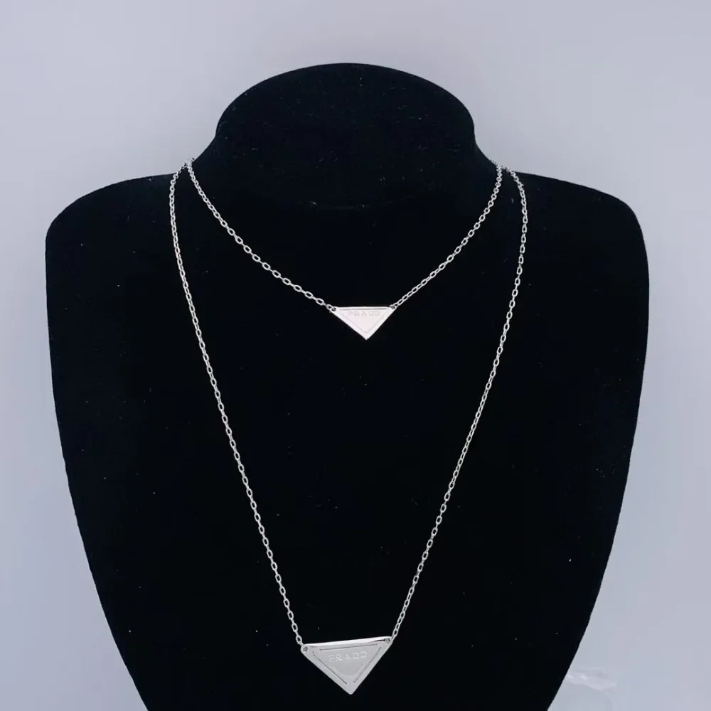 

2025 New Light Luxury Classic Women's Necklace P Letter Design